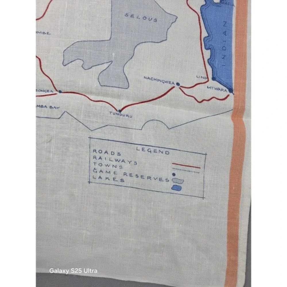 Africa Map‎ Tea Towel Linen Living in Africa Giraffe Lion Rhino